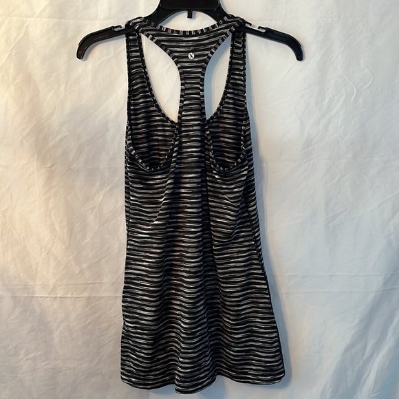 Xersion Slim Fit Athletic Tank Top Size M - Picture 2 of 6